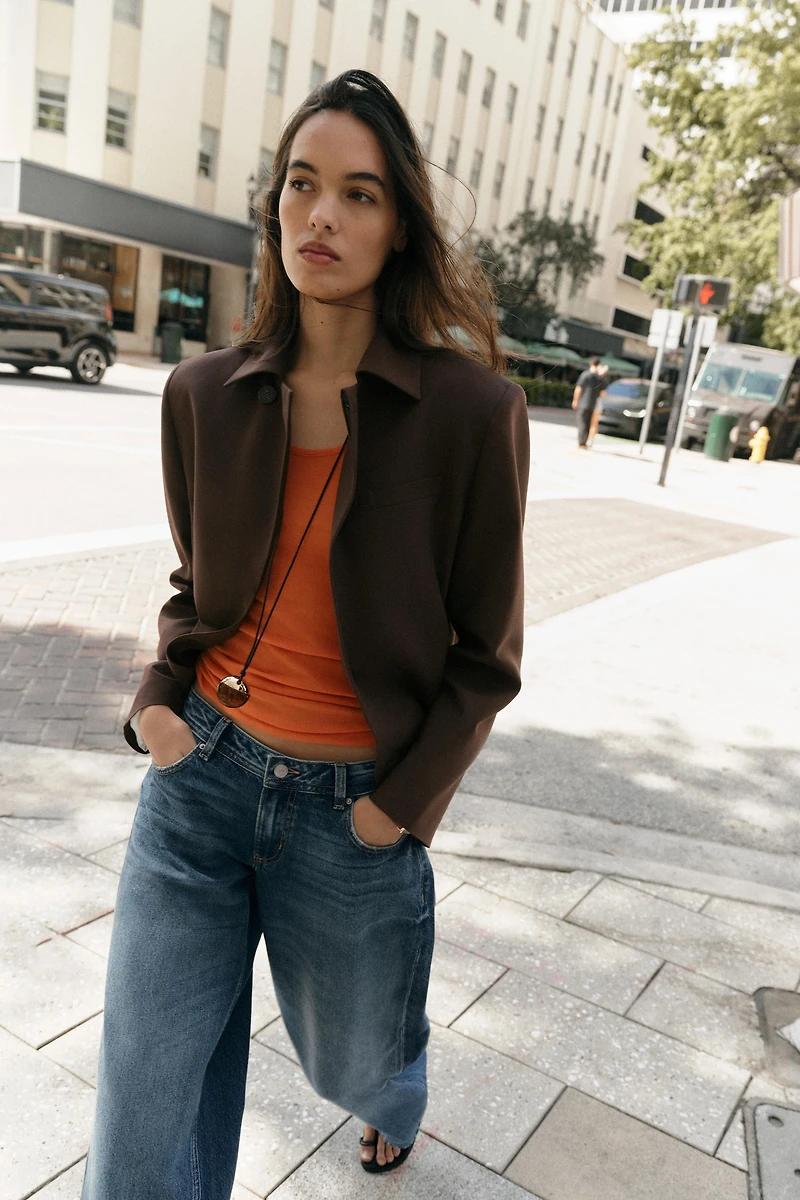 VESTE À BOUTONNAGE CROISÉ ET COL REVERS