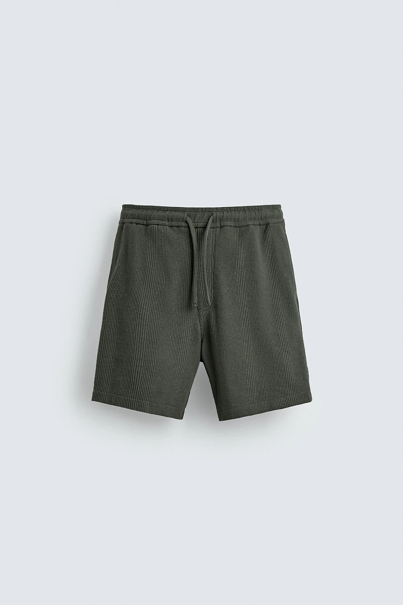 RELAXED FIT STRUCTURED SHORTS