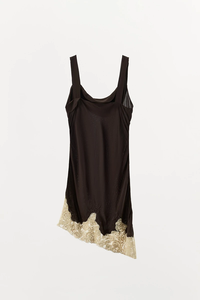 ROBE EN VISCOSE 100% ET BRODERIES DENTELLE