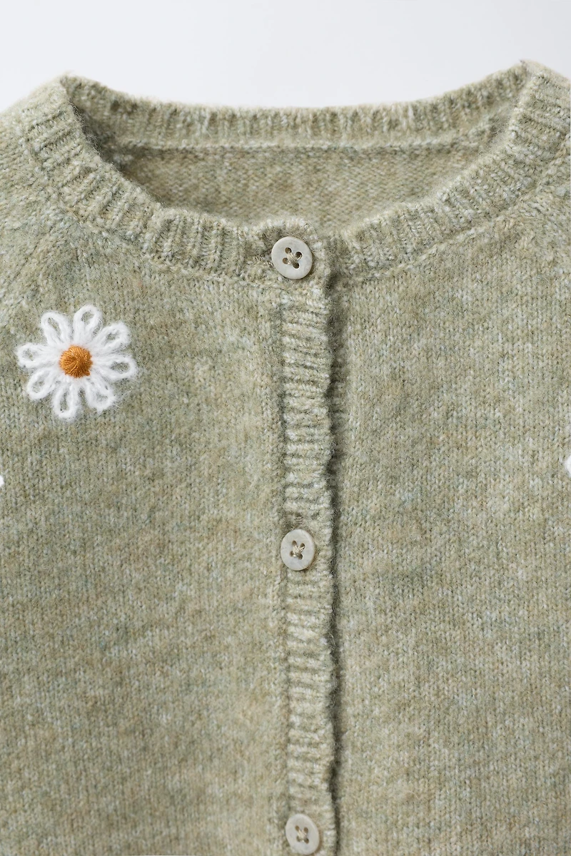 GILET EN MAILLE MARGUERITES BRODÉES
