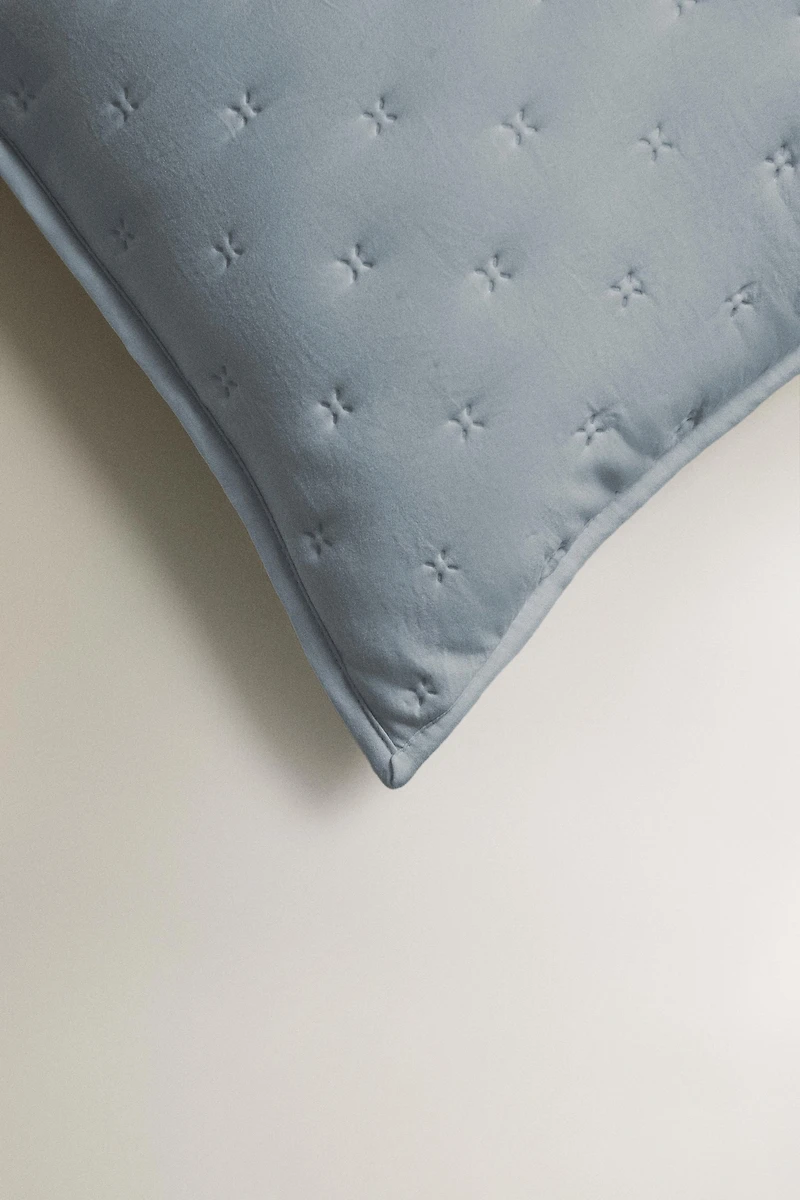 QUILT CUSHION COVER WITH QUILTED DOTS