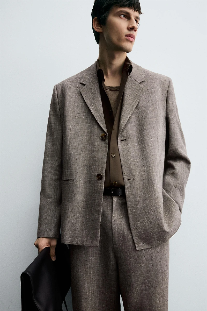 TEXTURED SUIT JACKET