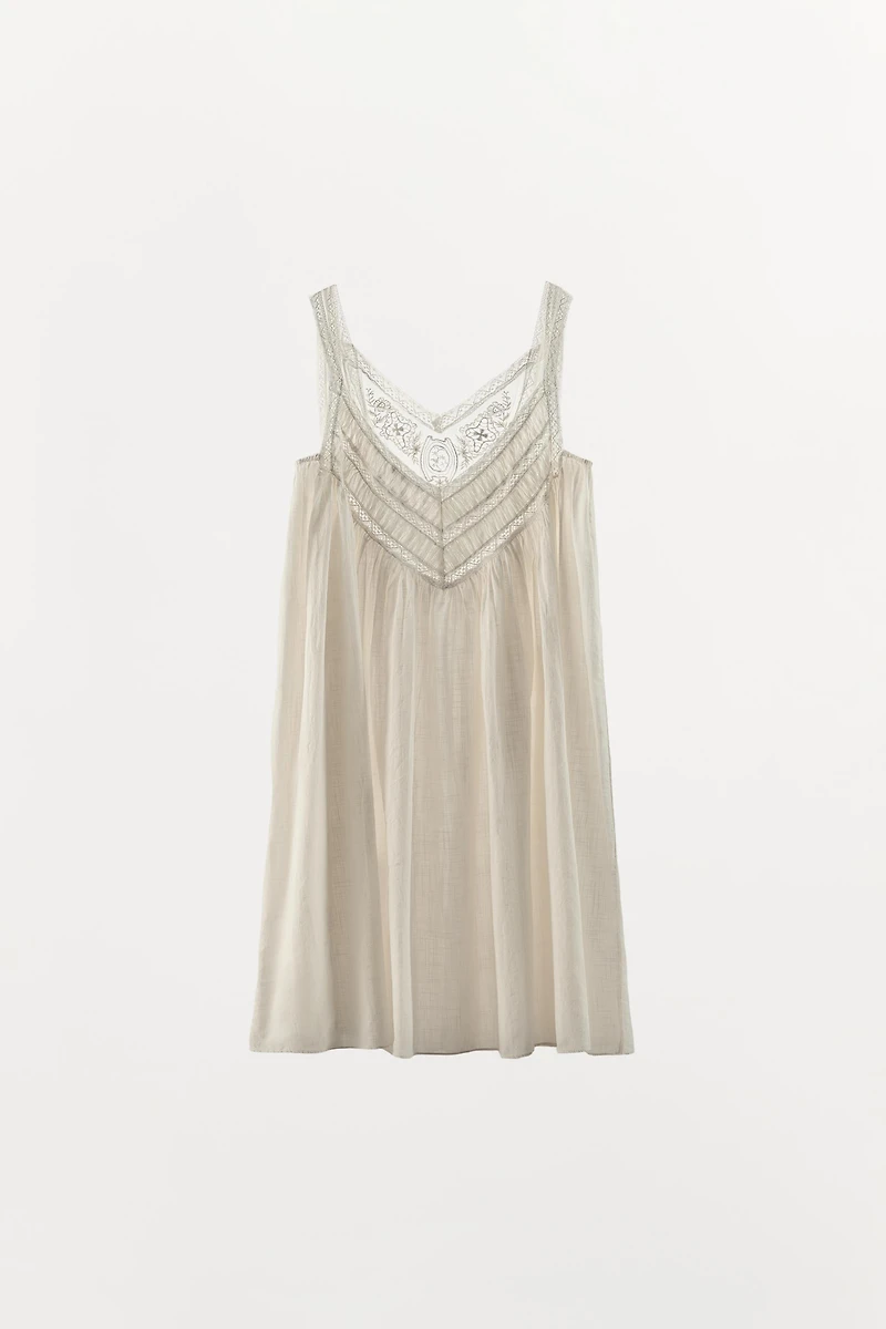 FLORAL EMBROIDERED PLEATED DRESS