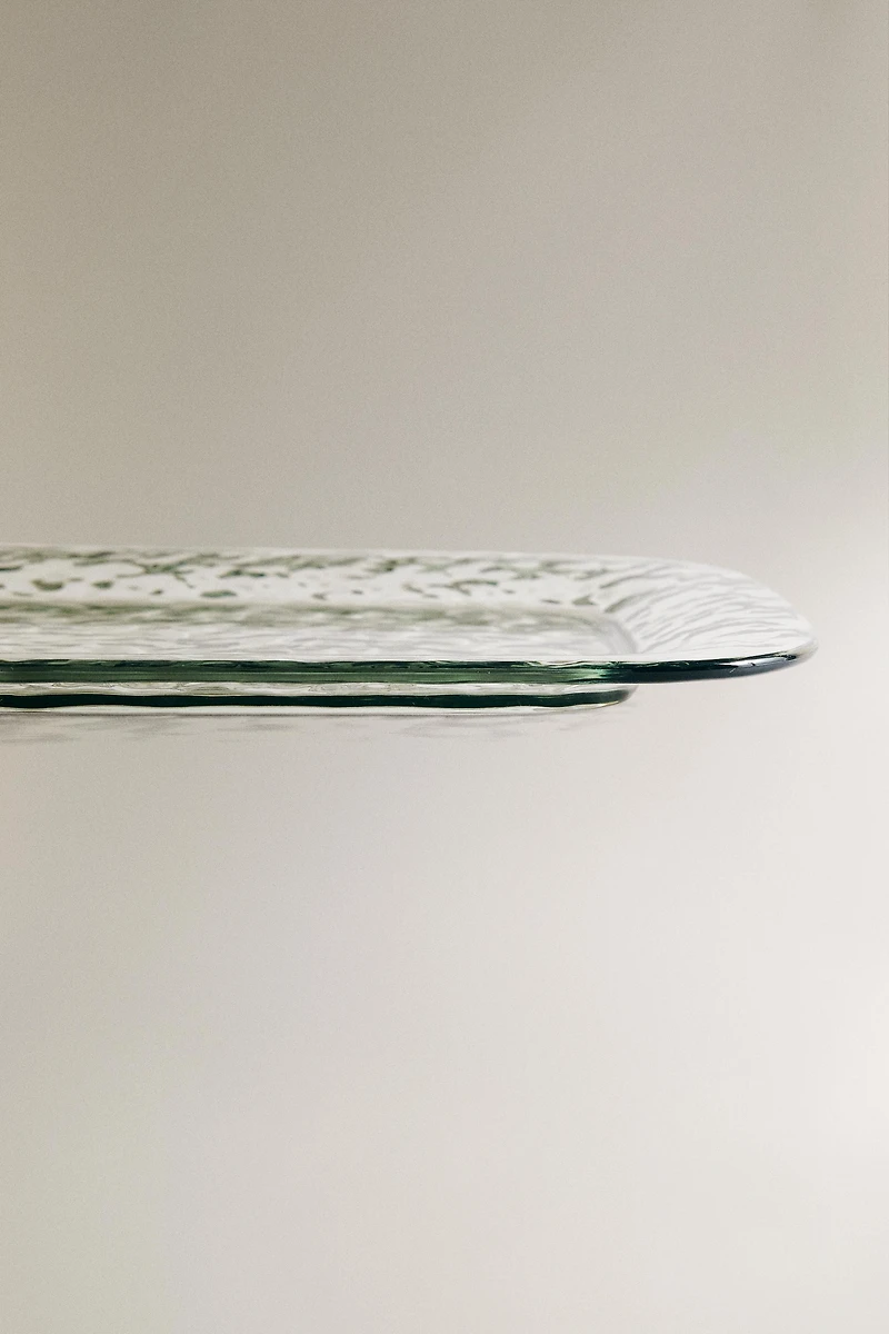 ACRYLIC TRAY WITH TEXTURED EDGE