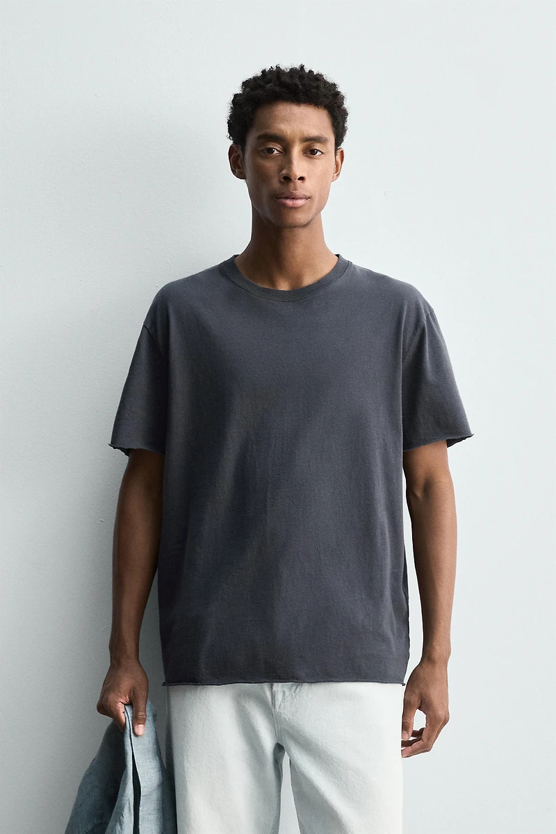 LIGHTWEIGHT T-SHIRT WITH IRREGULAR FINISH
