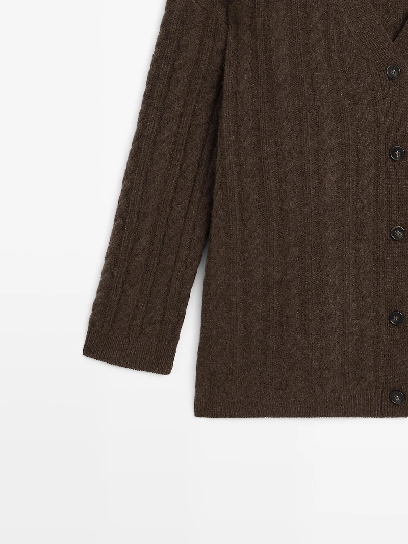 Cardigan en maille tressée de laine mélangée