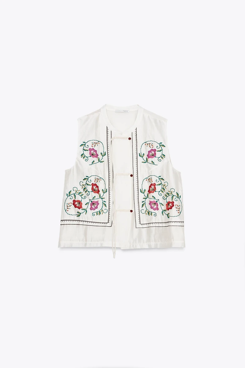 FLORAL EMBROIDERED TOP