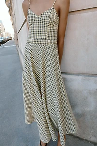 ROBE MI-LONGUE À BRETELLES CARREAUX