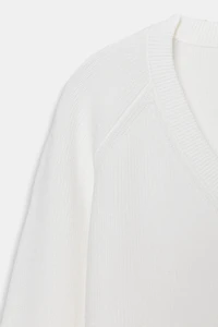 V-NECK KNIT JUMPER