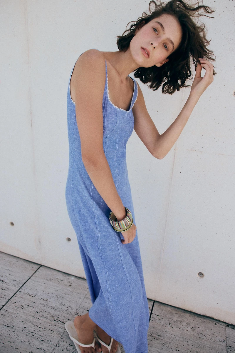 ROBE MI-LONGUE EN LIN ET DENTELLE