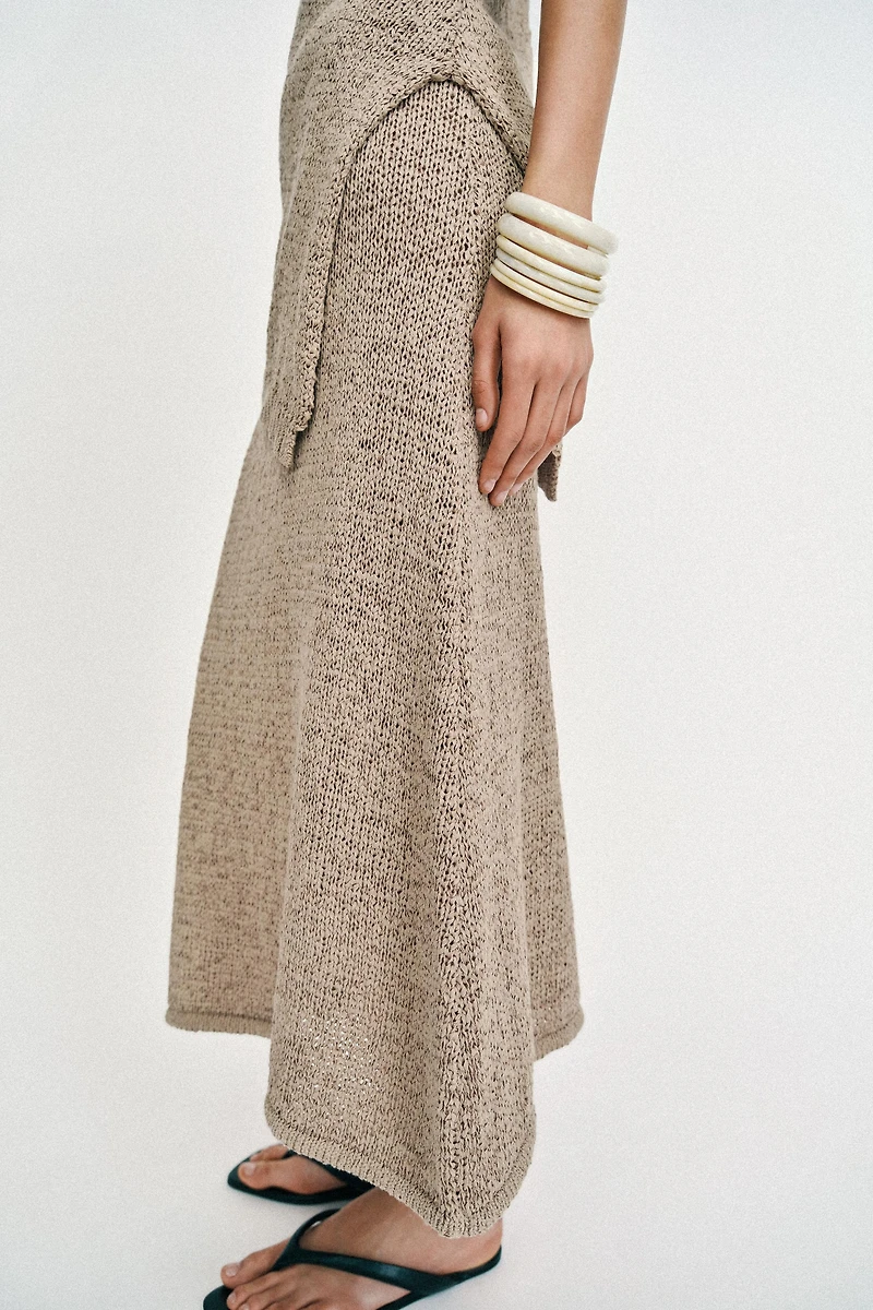 ASYMMETRIC KNIT TOP