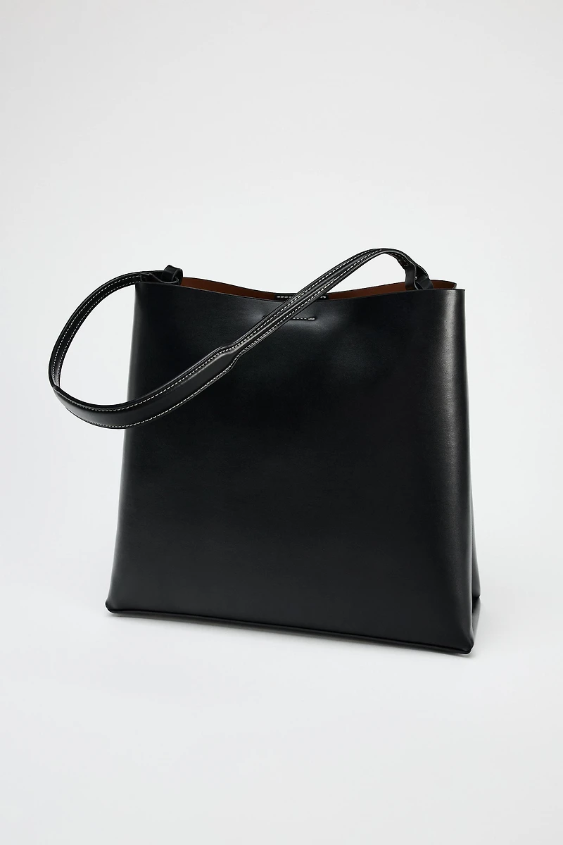 MINIMALIST BUCKET BAG