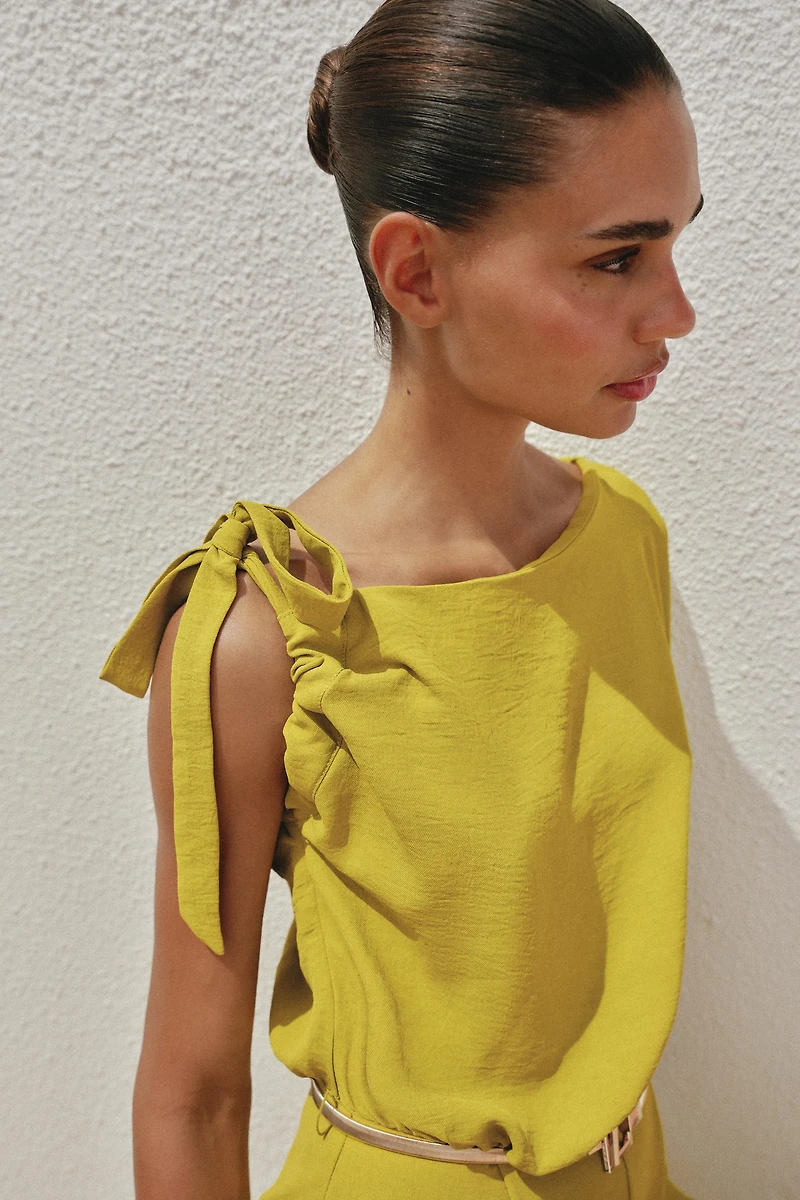 COMBINAISON MANCHE ASYMÉTRIQUE CEINTURE
