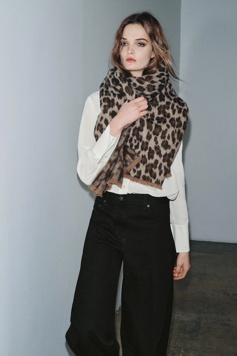 JACQUARD ANIMAL PRINT SCARF