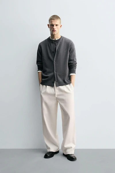 TEXTURED PLEATED PANTS