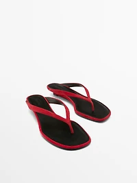 Sandale entre-doigts talon midi