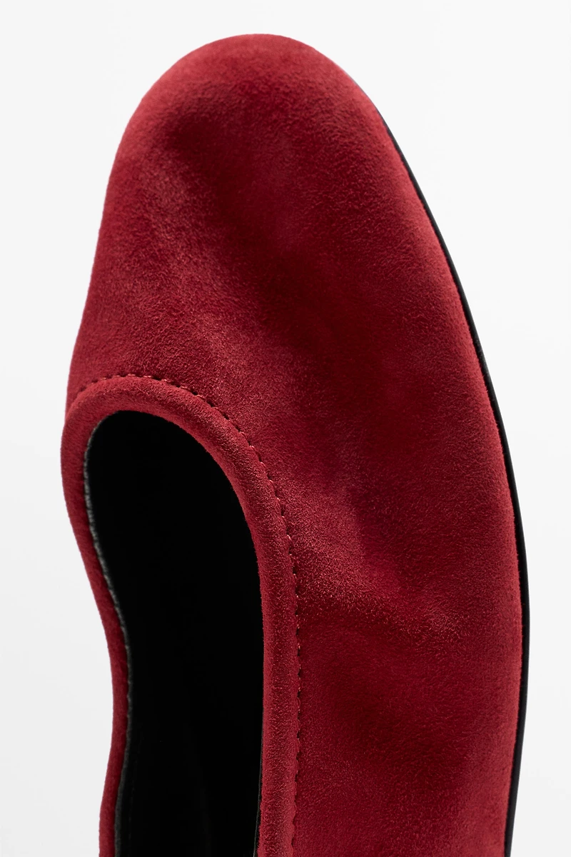 Suede ballerinas with round toe