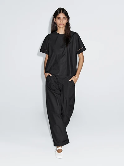 Loose-fitting blouse with sleeve detail