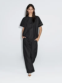 Loose-fitting blouse with sleeve detail