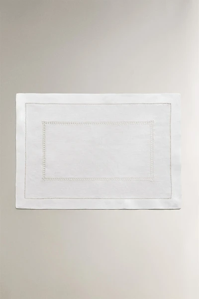 LINEN PLACEMAT WITH HEMSTITCHING