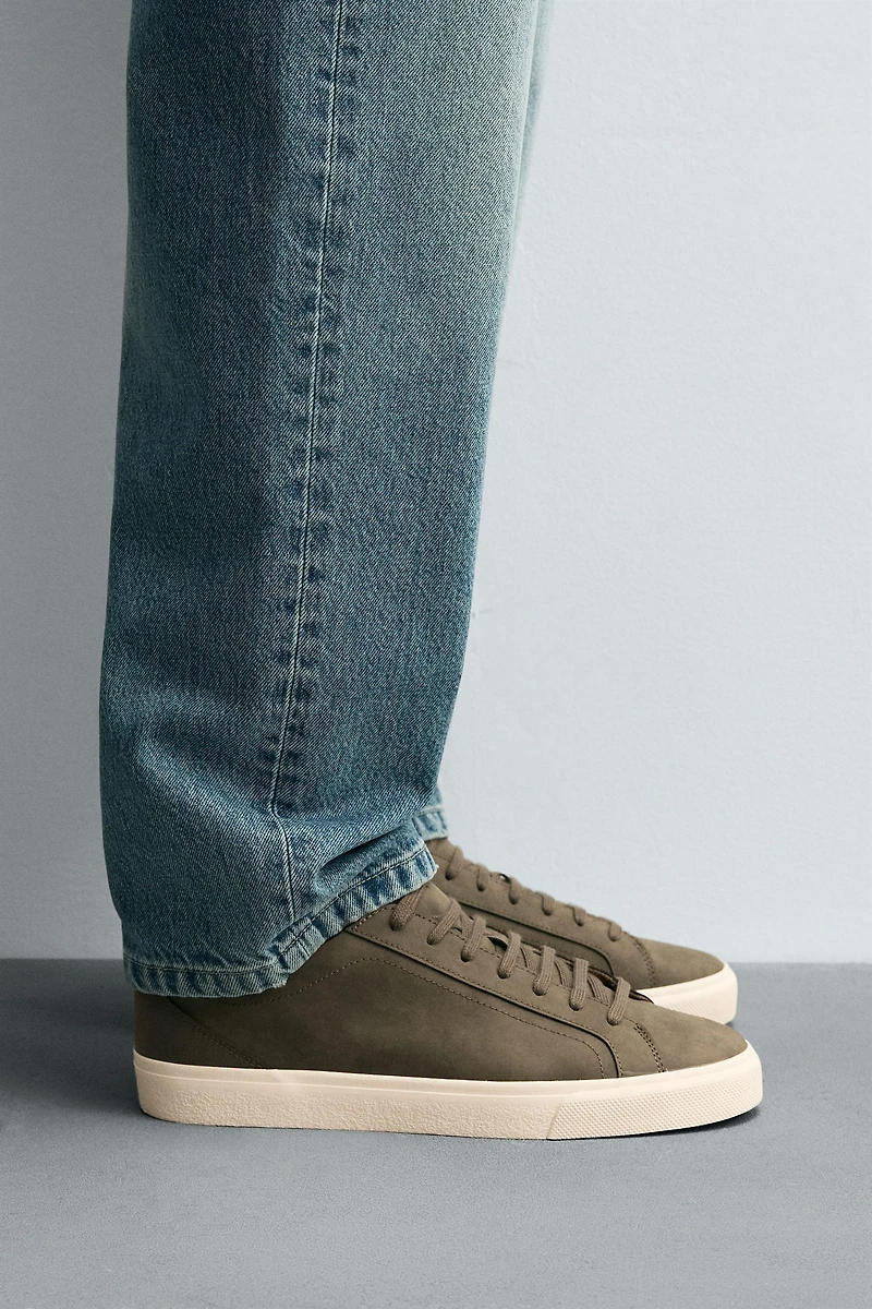 BASIC SNEAKERS