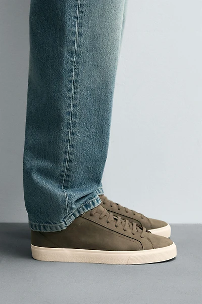 BASIC SNEAKERS