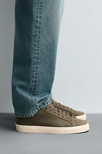 BASIC SNEAKERS