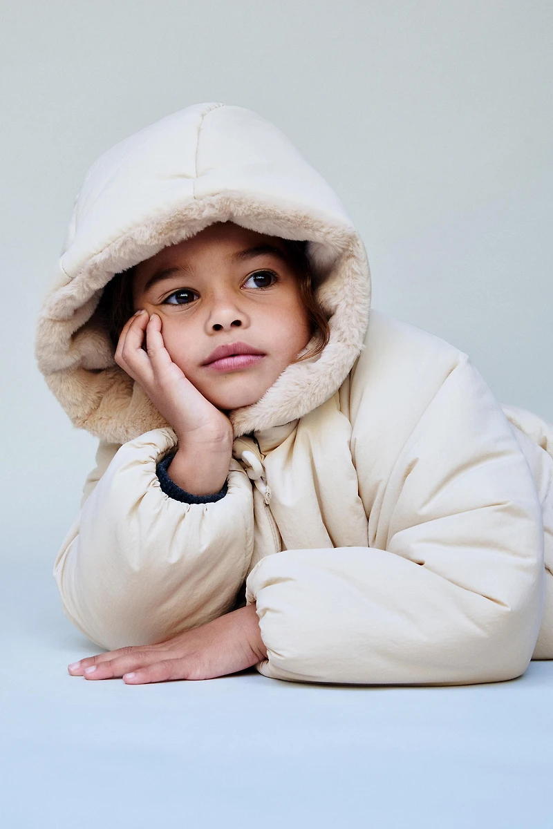 MANTEAU MATELASSÉ DÉPERLANT À LACETS