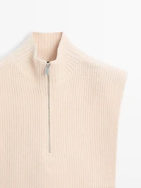 Short wool blend chest with zip