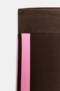 LEGGING CAPRI AVEC BANDES LATÉRALES