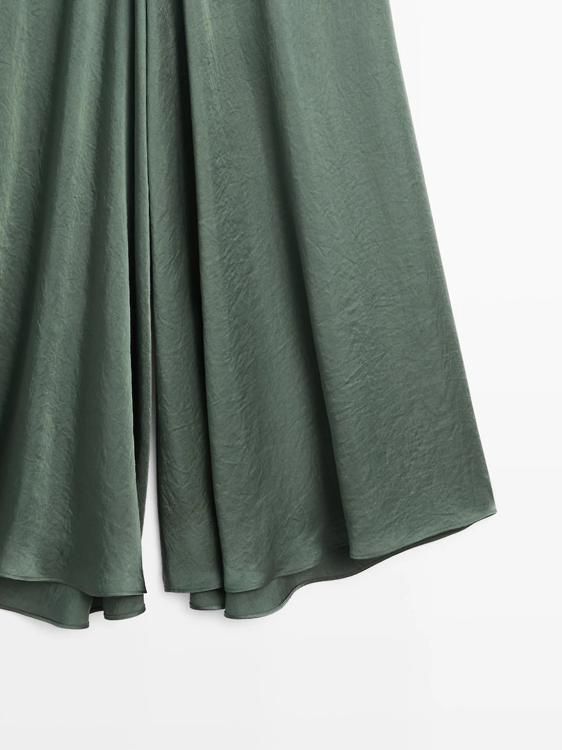 Flowing wide-leg trousers