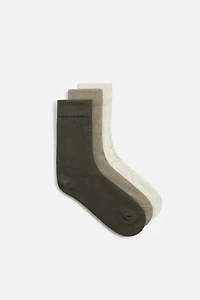 3-PACK OF MATCHING SOCKS
