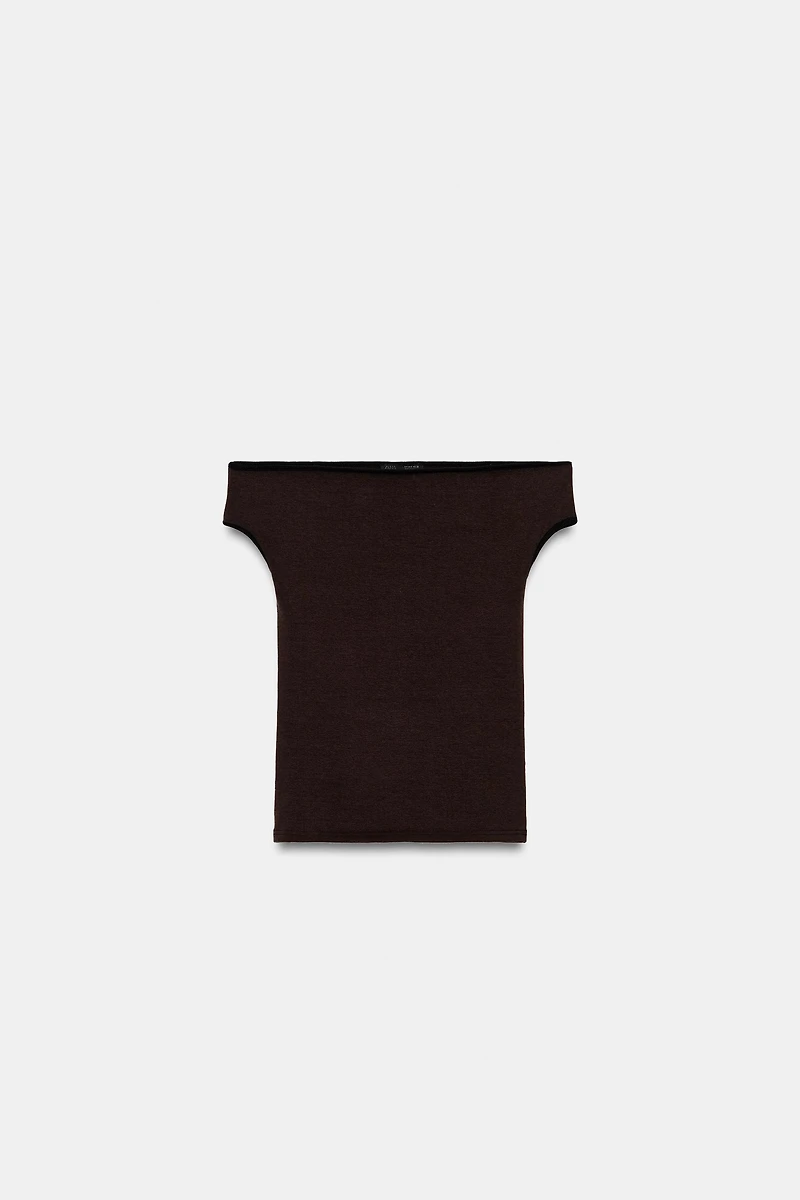 FITTED TOP WITH CONTRAST PIPING