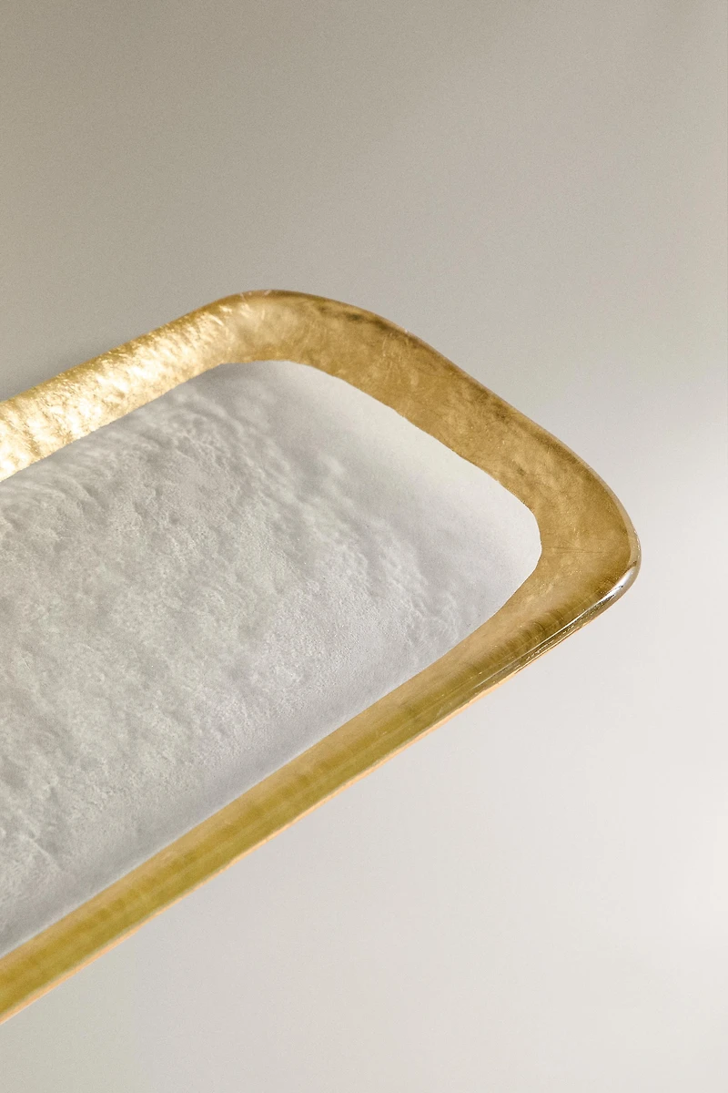 GLASS SERVING DISH WITH A GOLDEN RIM