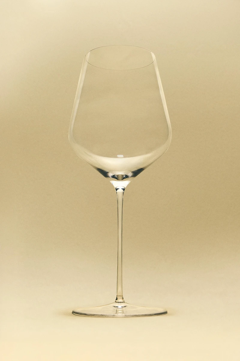 BLOWN CRYSTALLINE WINE GLASS