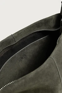 LEATHER TOILETRY BAG