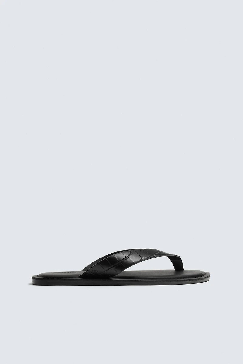EMBOSSED STRAP SANDALS