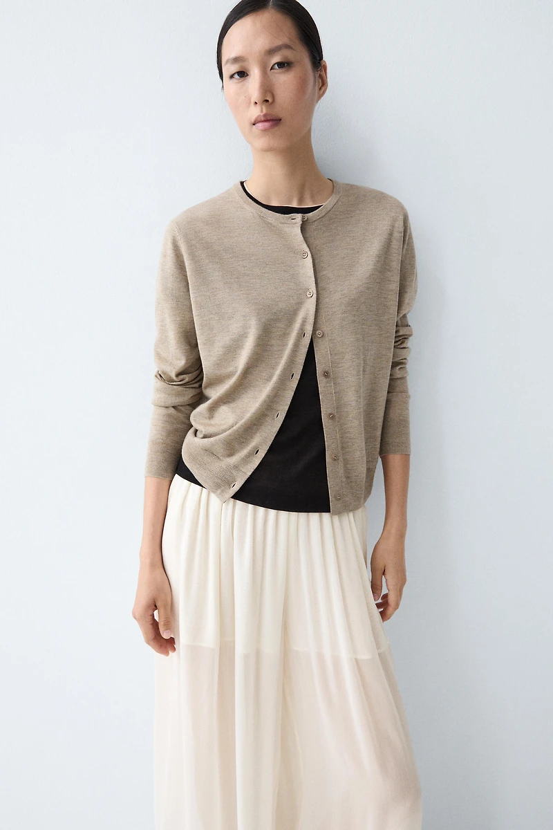 Fine-knit round neck cardigan