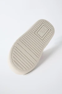 BAREFOOT SNEAKERS