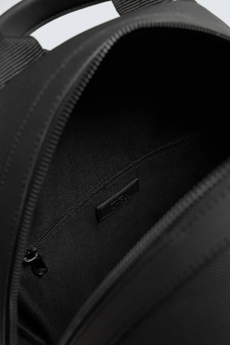 SAC À DOS TEXTURÉ EFFET GOMME