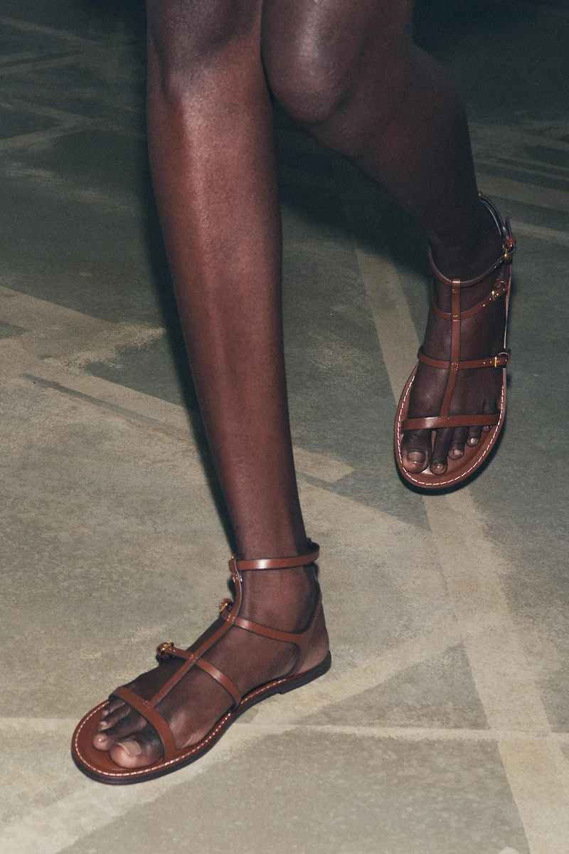 STRAPPY BUCKLE SANDALS