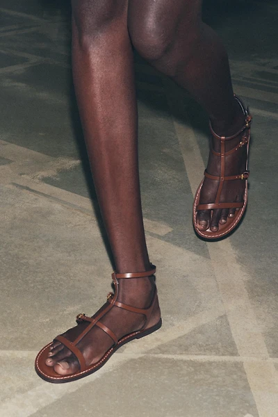 STRAPPY BUCKLE SANDALS