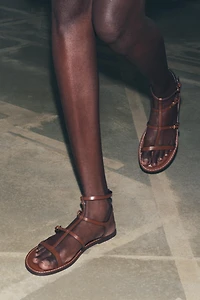 STRAPPY BUCKLE SANDALS