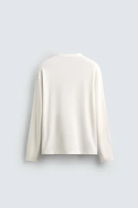 TEXTURED CONTRAST COLLAR T-SHIRT