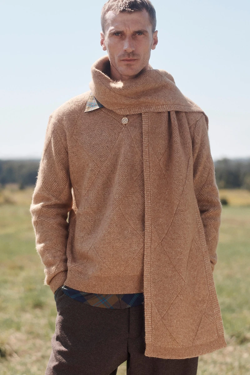 LIMITED EDITION GEOMETRIC JACQUARD SWEATER WITH SCARF