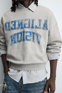 VARSITY PRINT CREWNECK SWEATSHIRT