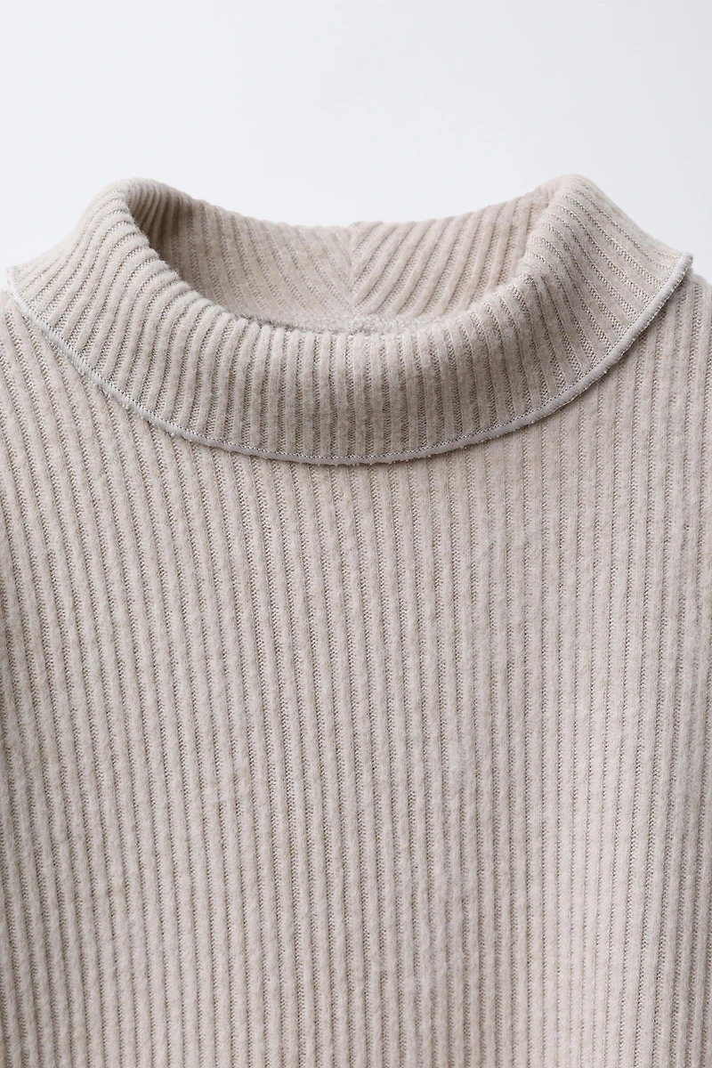 RIBBED TURTLENECK T-SHIRT