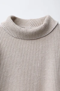 RIBBED TURTLENECK T-SHIRT