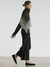 100% wool cropped wide-leg elasticated trousers