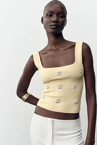FLORAL EMBROIDERED STRETCH TOP